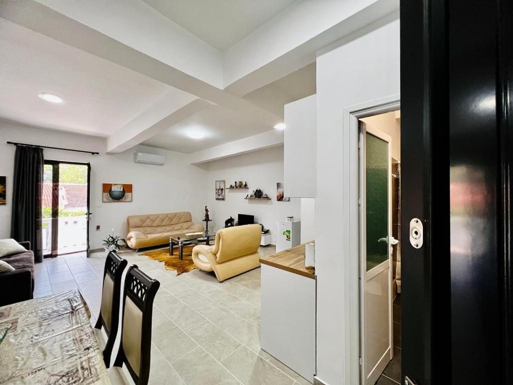 Kristian Apartments Берат Екстериор снимка