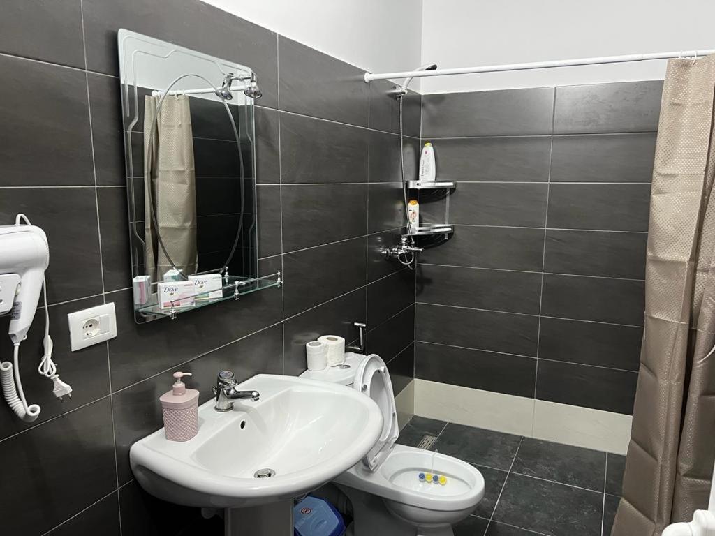 Kristian Apartments Берат Екстериор снимка